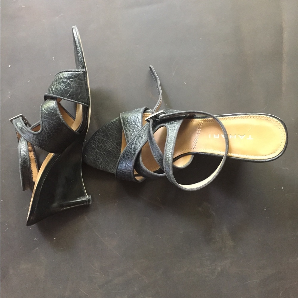 TAHARI Black Leather Strappy  Wedge Sandal, SZ 7.5